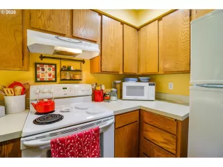 Photo #6: 20440758 Listing