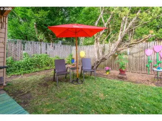 Photo #5: 20440986 Listing