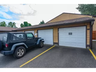 Photo #6: 20440986 Listing