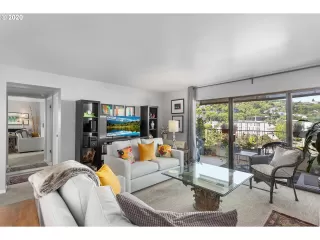 Photo #6: 20441049 Listing