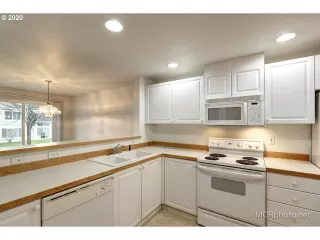 Photo #4: 20441314 Listing