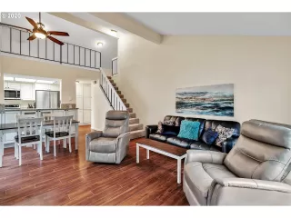 Photo #4: 20441453 Listing