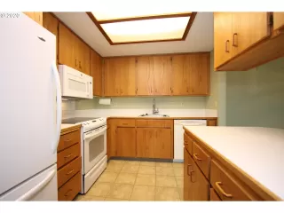 Photo #2: 20441609 Listing