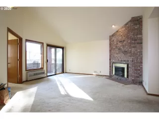 Photo #4: 20441609 Listing