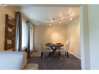 Photo #4: 20441755 Listing