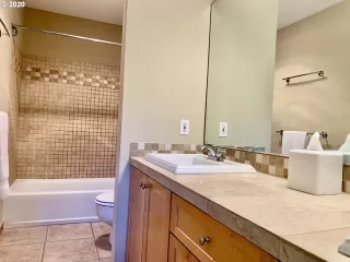 Photo #4: 20443158 Listing 