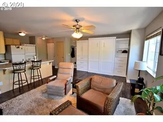 Photo #5: 20443496 Listing