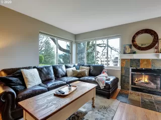 Photo #5: 20443973 Listing