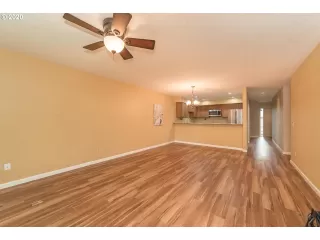 Photo #5: 20444801 Listing