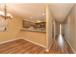 Photo #6: 20444801 Listing