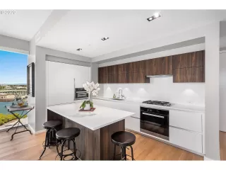 Photo #6: 20448495 Listing