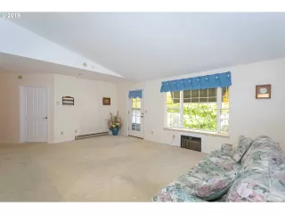 Photo #5: 20448821 Listing