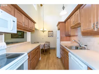 Photo #6: 20448821 Listing