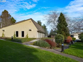 Photo #6: 20449002 Listing