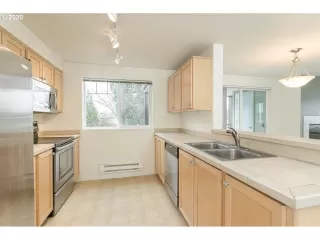 Photo #5: 20450165 Listing