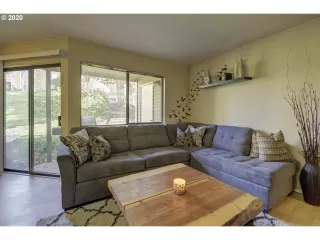 Photo #4: 20450910 Listing