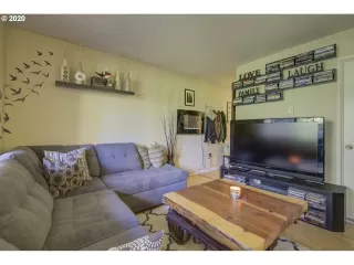 Photo #5: 20450910 Listing