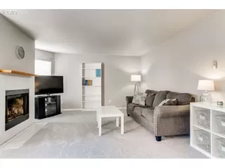 Photo #2: 20451098 Listing