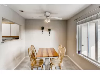 Photo #4: 20451098 Listing