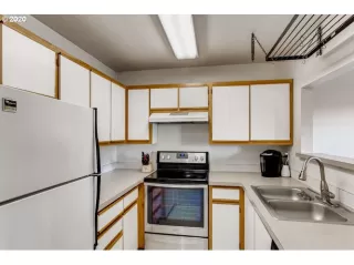 Photo #5: 20451098 Listing