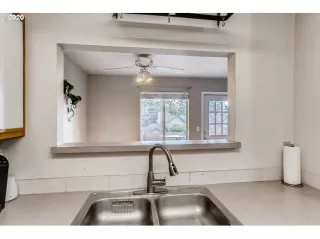 Photo #6: 20451098 Listing