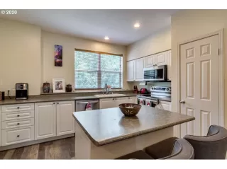 Photo #5: 20451586 Listing