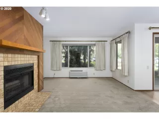 Photo #5: 20451607 Listing