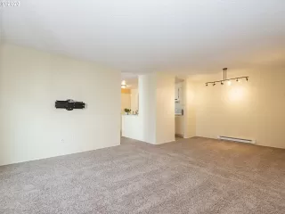 Photo #6: 20451750 Listing