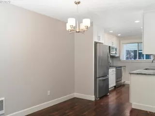 Photo #6: 20452574 Listing