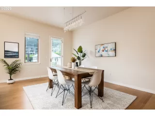 Photo #5: 20452797 Listing