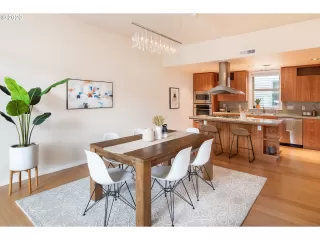 Photo #6: 20452797 Listing