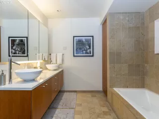 Photo #5: 20453443 Listing