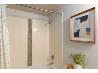 Photo #6: 20454570 Listing