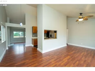 Photo #3: 20455555 Listing