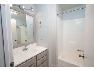 Photo #6: 20455555 Listing