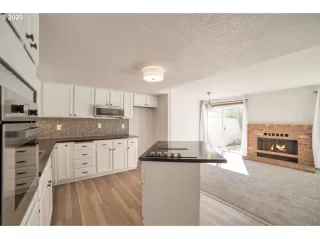 Photo #4: 20455613 Listing