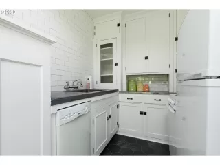 Photo #2: 20455946 Listing