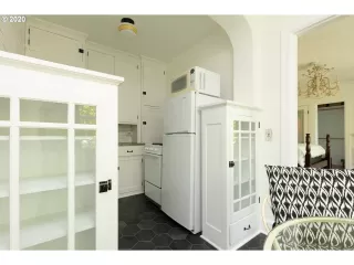 Photo #4: 20455946 Listing