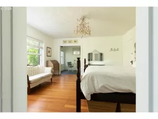 Photo #5: 20455946 Listing
