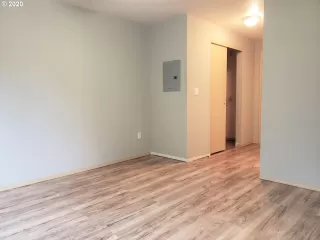 Photo #4: 20456584 Listing