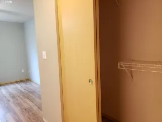 Photo #6: 20456584 Listing