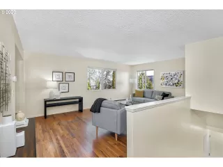 Photo #4: 20456619 Listing 