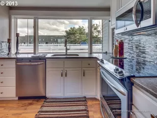 Photo #6: 20457980 Listing