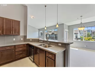 Photo #4: 20458018 Listing