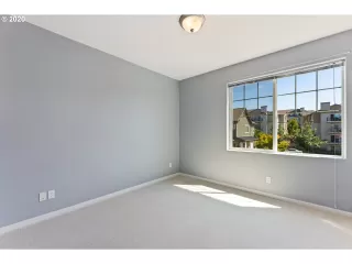 Photo #5: 20458018 Listing