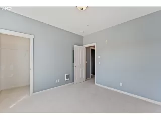 Photo #6: 20458018 Listing