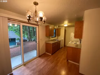 Photo #4: 20458207 Listing