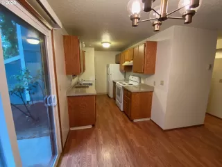 Photo #5: 20458207 Listing