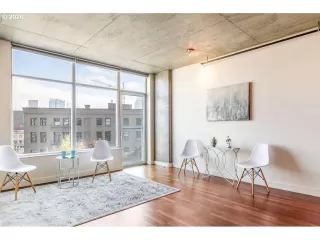 Photo #4: 20458358 Listing