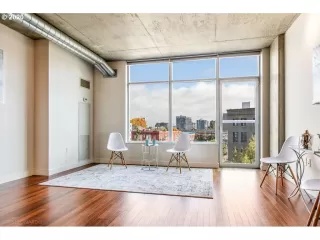 Photo #5: 20458358 Listing